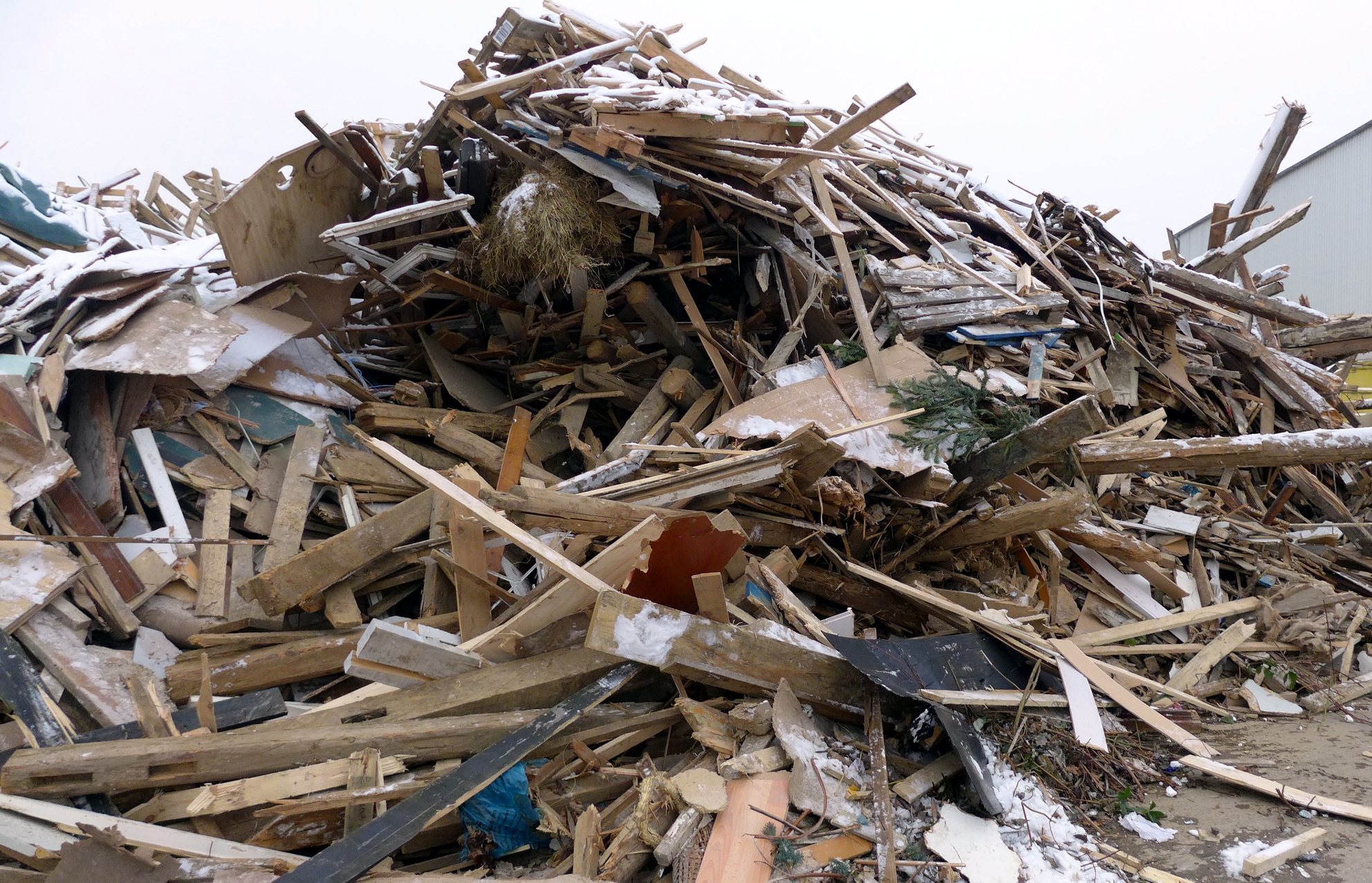 Alt- und Restholz Recycling