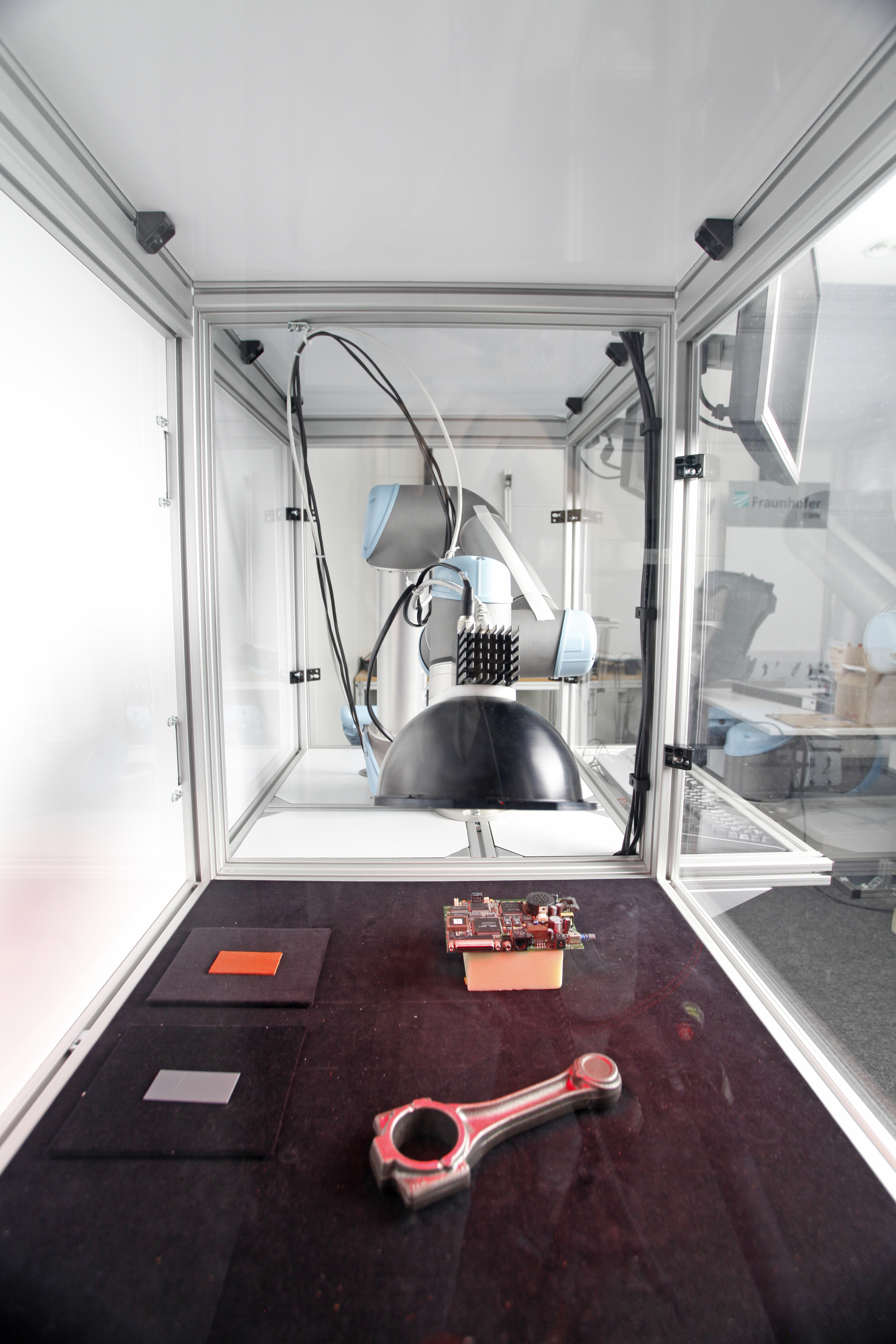 Die Haupteinsatzbereiche des Inline-Prüfsystems liegen in der Automotive-, Kunststoff- und Metallindustrie
