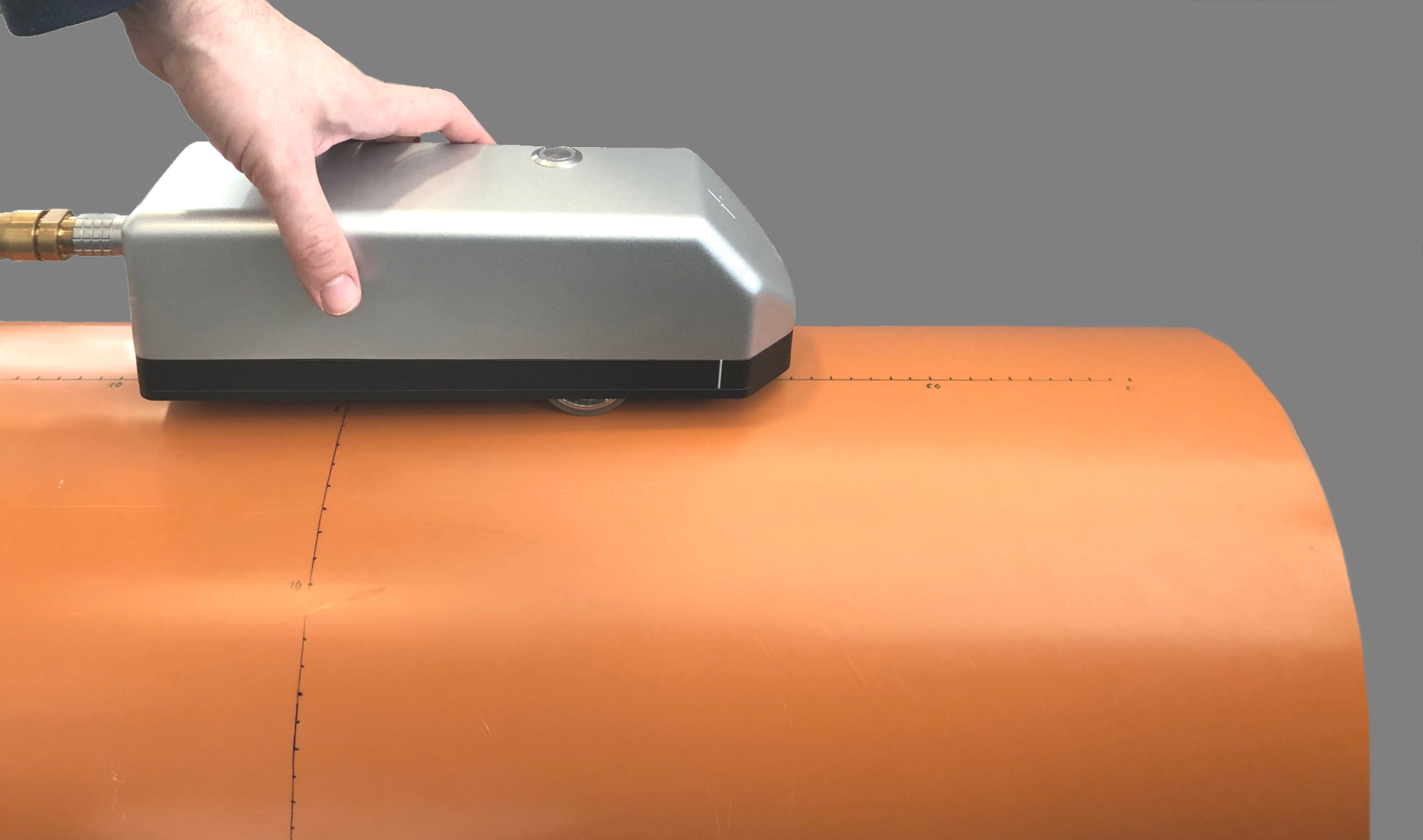 Mobiler Terahertz-Handscanner.