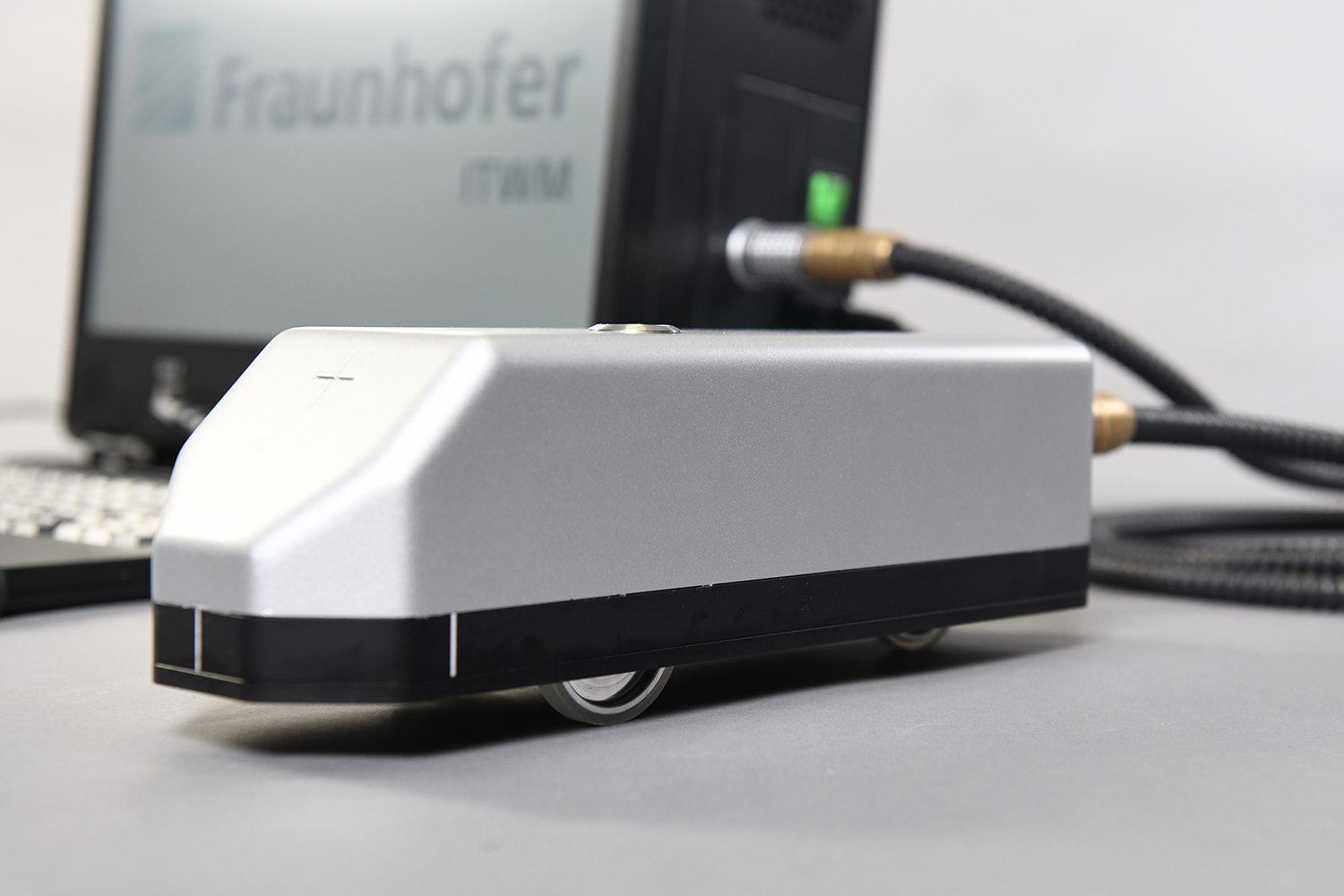 Mobiler Terahertz-Handscanner