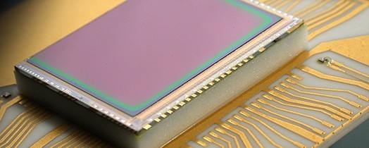 Verbunden mit einem Auslesechip bildet der Detektor einen funktionsfähigen Bildsensor Verbunden mit Auslesechip bildet der Detektor einen funktionsfähigen Bildsensor