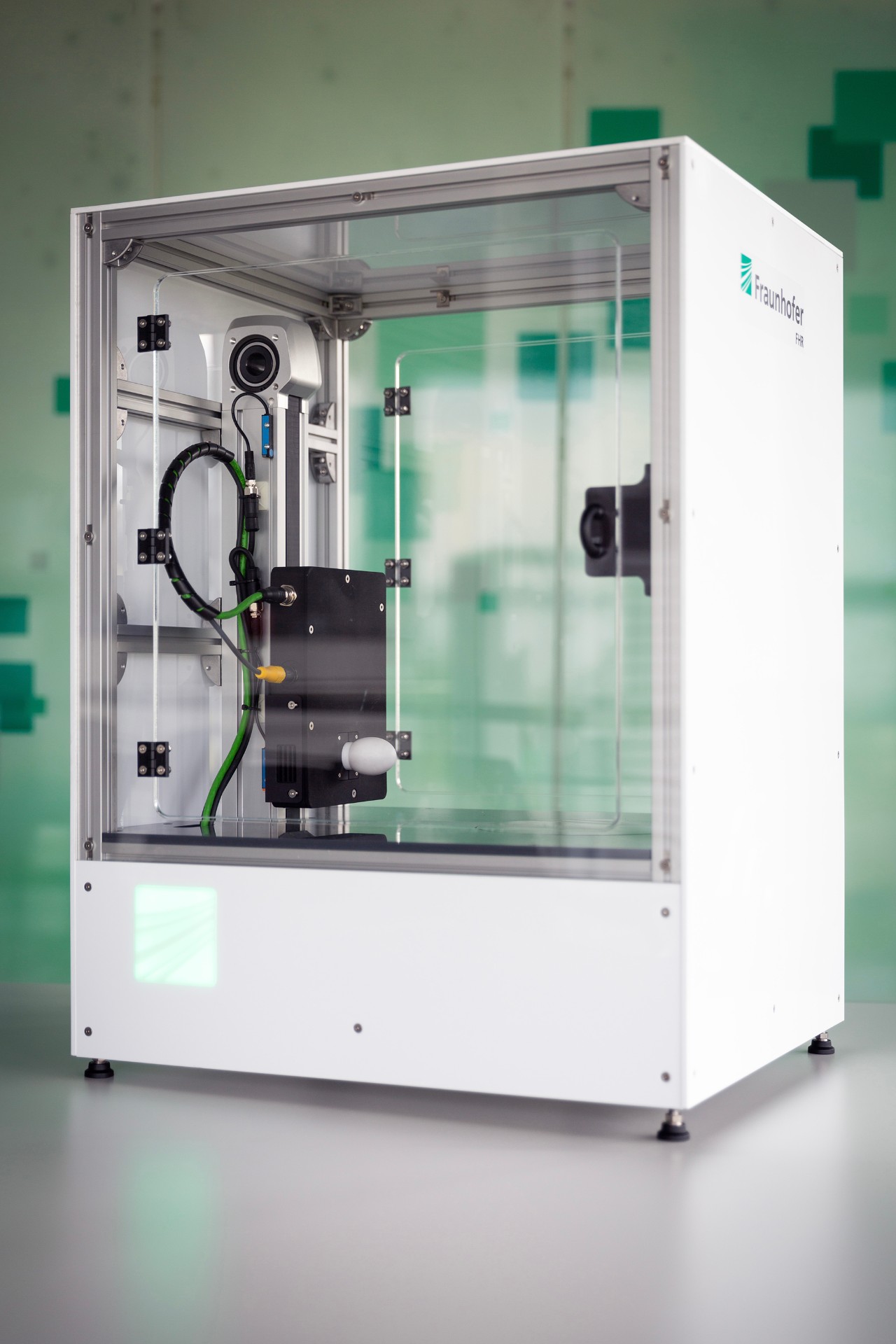 µController radarbasiertes Oberflächen-Rekonstruktions- und Datenerfassungssystem µRADAS. 