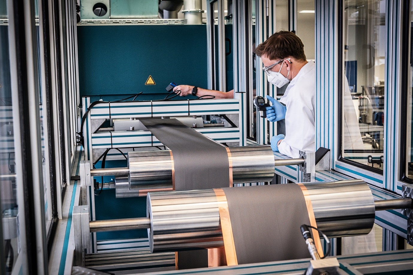 Einsatz der Terahertz-Messtechnik bei der Trockenbeschichtung von Batteriefolien.