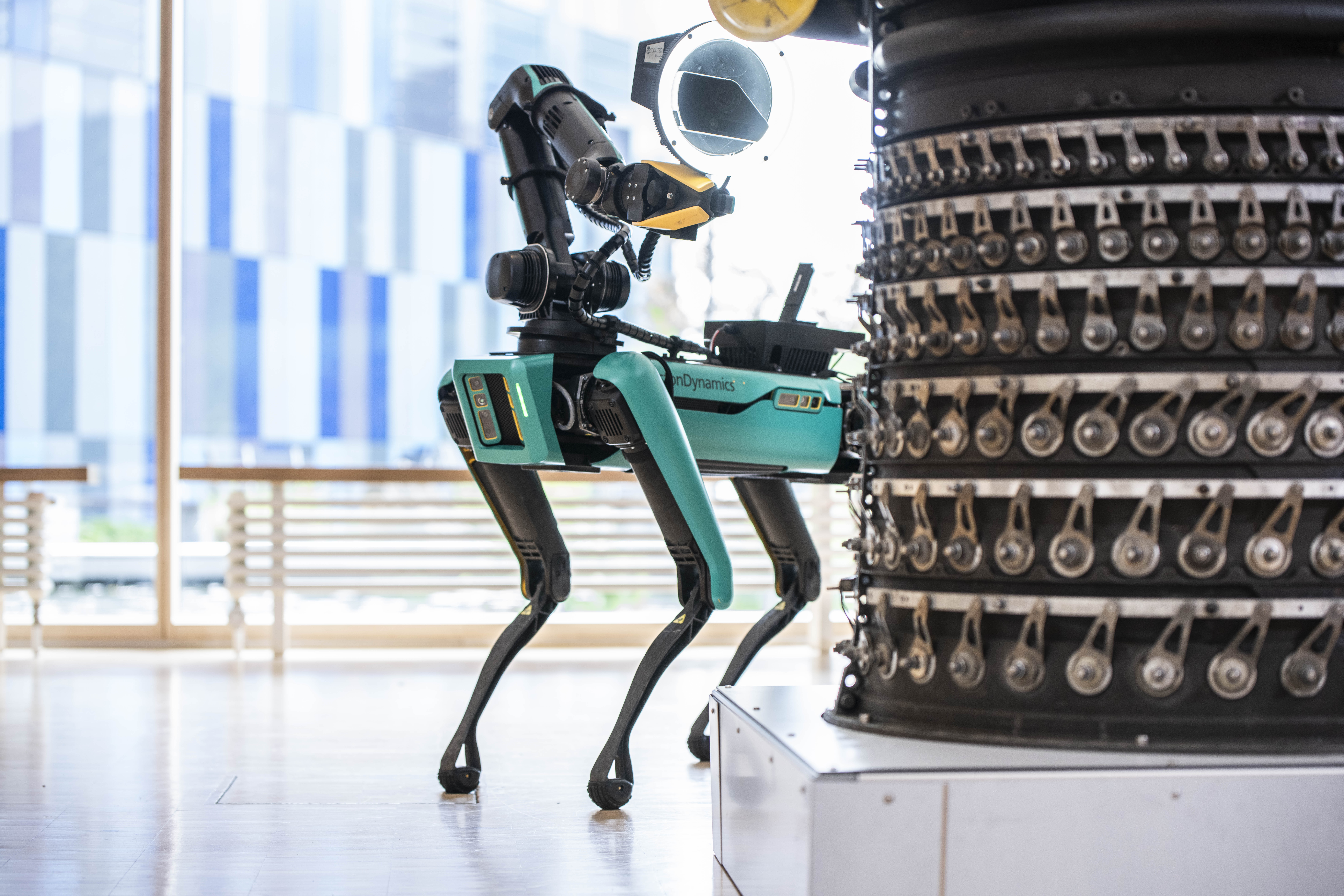 goSCOUT3D und Roboterhund Spot vermessen eine Flugzeugturbine dreidimensional