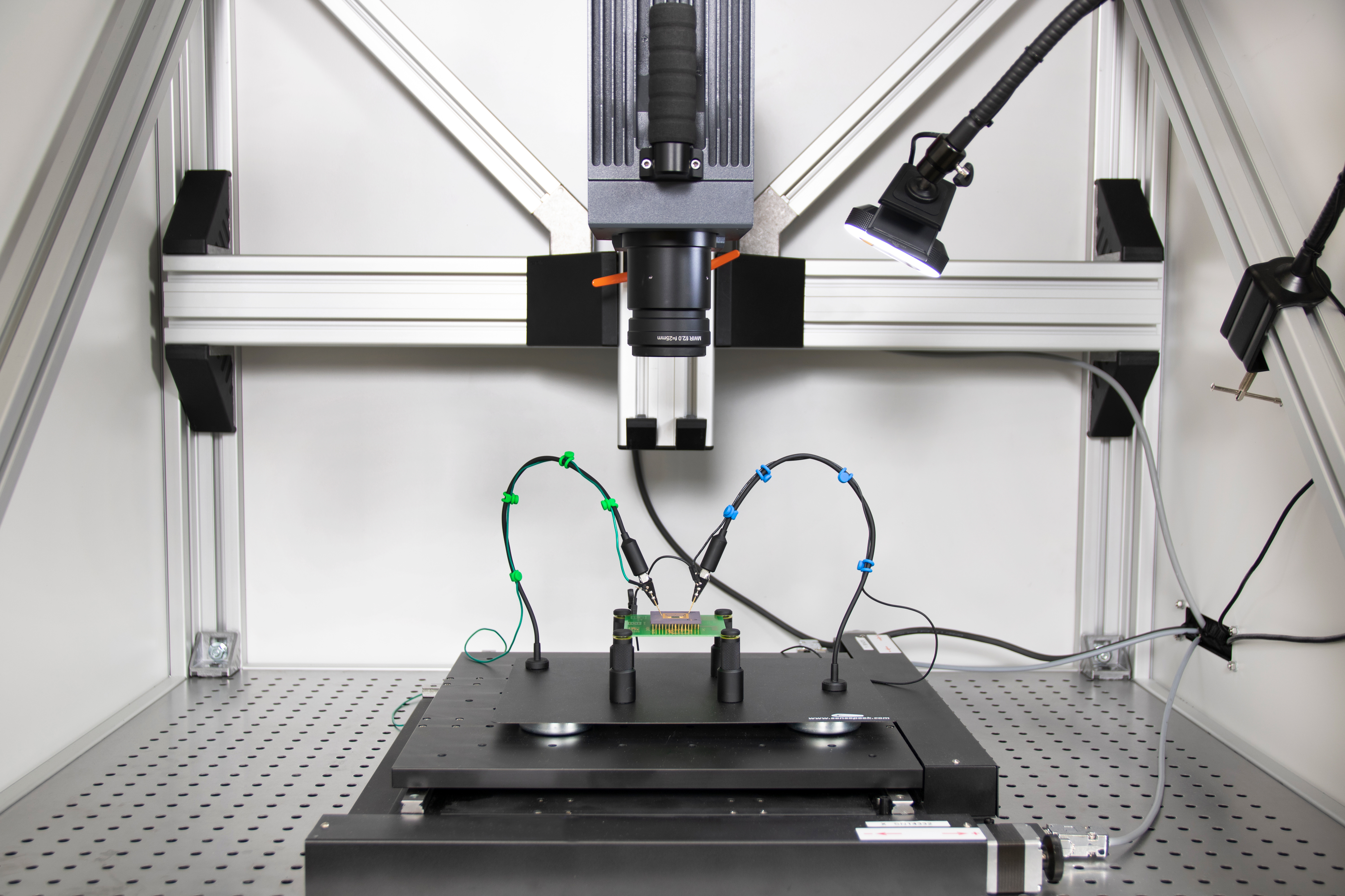 Kontaktierung eines Mikrochips