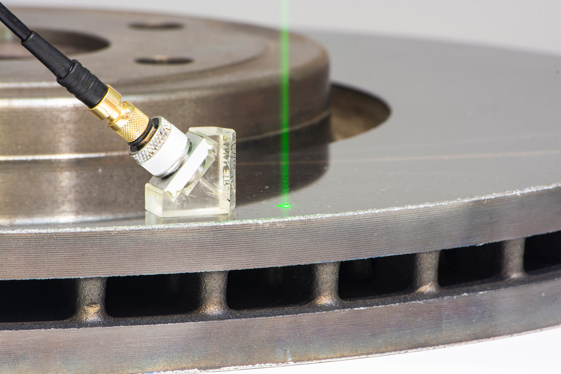 Non-destructive characterization of brake disk coatings